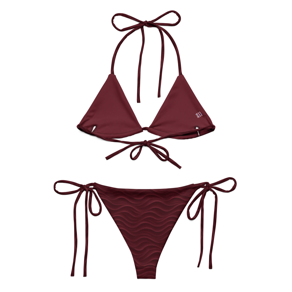 Roter Bikini mit Wellenmuster – Eleganz trifft Sommer