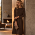 Midi Kleid in Mocha Espresso | Elegantes Langarmkleid mit Taschen | Figurfreundliches A-Linien Kleid