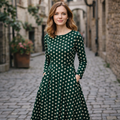 Grünes Polka Dot Midikleid mit Taschen – Retro Chic Langarm Fit & Flare